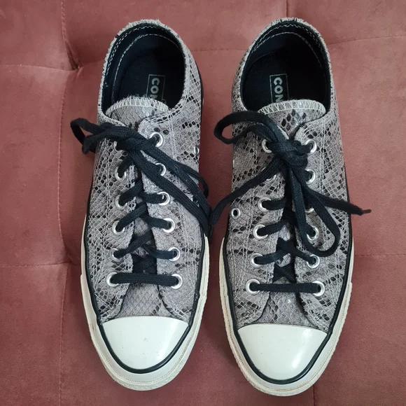 Converse 'reptile' suede low tops, size 8 - Picture 3 of 4